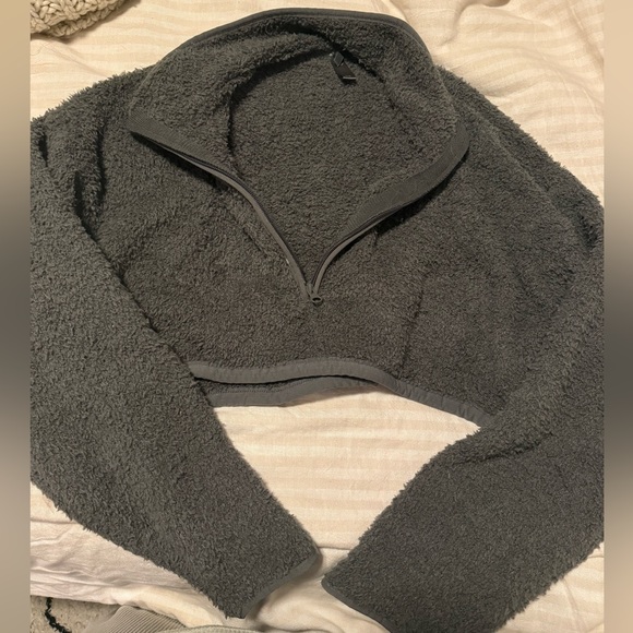Skims Cozy Cropped Half Zip Pullover - Picture 4 of 6